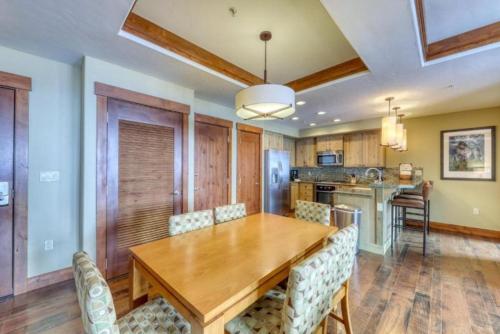 Luxury 2 Bedroom Ski In, Ski Out One Ski Hill Residence Located At The Base Of Peak 8 With Outdoor Plaza