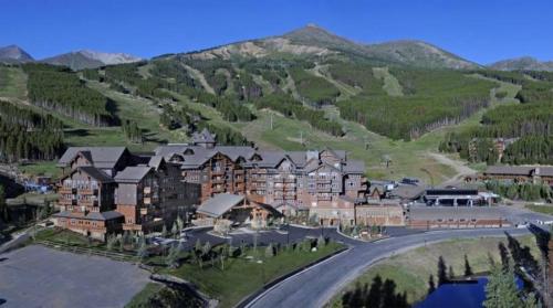 Luxury 2 Bedroom Ski In, Ski Out One Ski Hill Residence Located At The Base Of Peak 8 With Outdoor Plaza