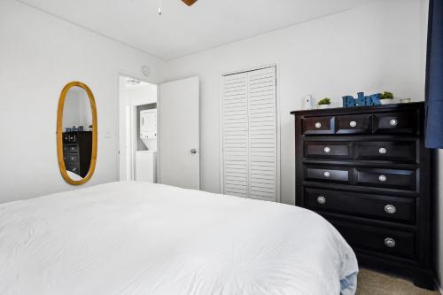 The Green Haven, 1 Minute Walk to the Beach and Restaurants, King Beds, Beach Amenities