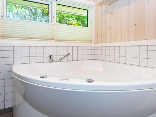  Three-Bedroom Holiday home in Glesborg 28 in Fjellerup Strand