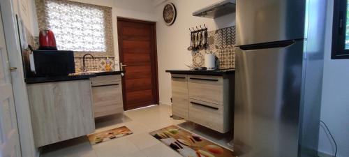 Studio Orchidée - Vue sur jardin et terrasse privée (Studio Orchidee - Vue sur jardin et terrasse privee) in Remire-Montjoly