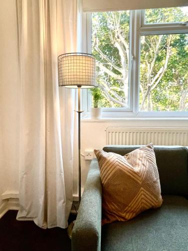 Newly refurbished 2 BR Apartment in South London - image 12
