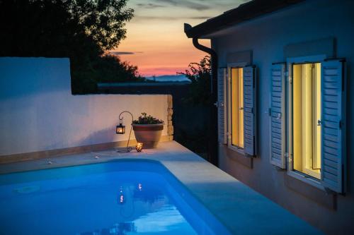 Family friendly house with a swimming pool Nerezisca, Brac - 20132 in Nerezisca