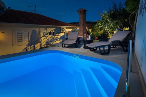 Family friendly house with a swimming pool Nerezisca, Brac - 20132 in Nerezisca