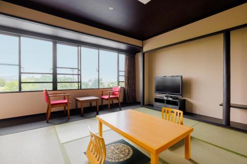 Japanese-style Room with 8 Tatami