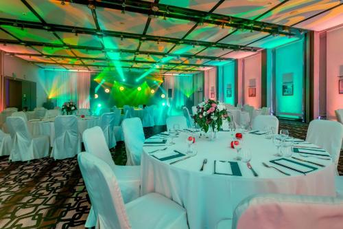 400870100 Holiday Inn Resort Warsaw Józefów by IHG