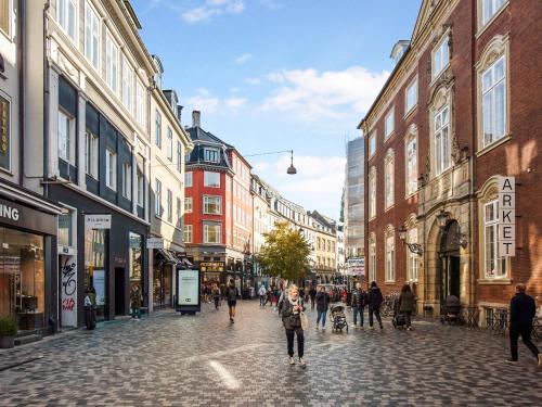 Fantastic Four-bedroom Centrally Located Apartment with a Roof Terrace - image 7