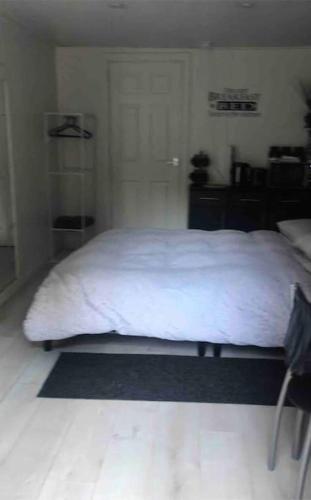 Belfast private room, en-suite & own access Belfast private room, en-suite & own access