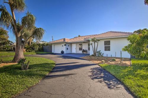 Chic and Cozy Deerfield Beach Studio with Pool