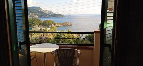 Vassilis Apartments 3