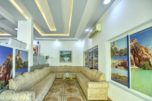 مرافق, OYO 140 Al Musafir Hotel in الملدة