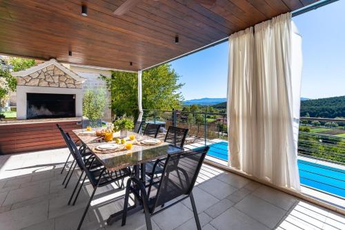 Skats, Villa Little Arya in Karakašica