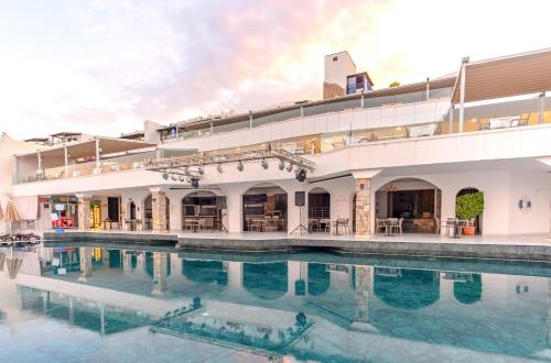 Forever Club - Adult Only - image 9