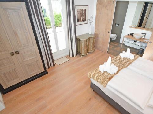 Apartment with Balcony image 10
