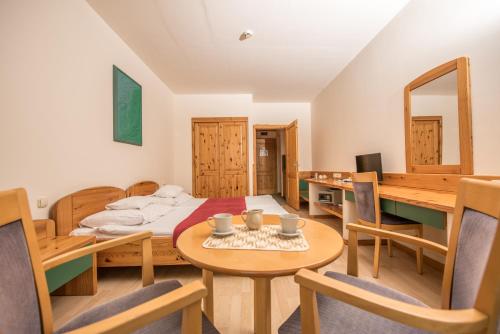 Petneházy Club Hotel Superior - image 10