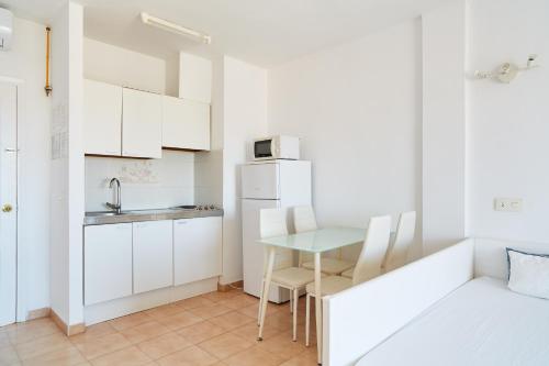 Apartamentos San Antonio Beach - image 5