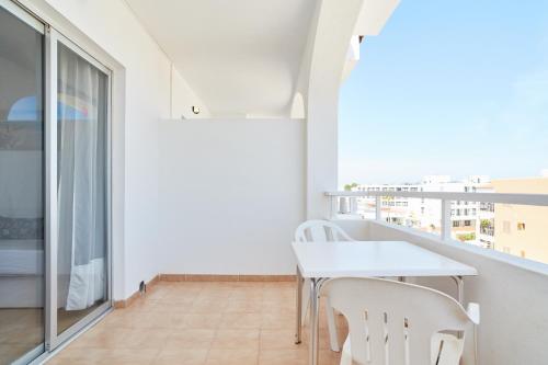 Apartamentos San Antonio Beach - image 10