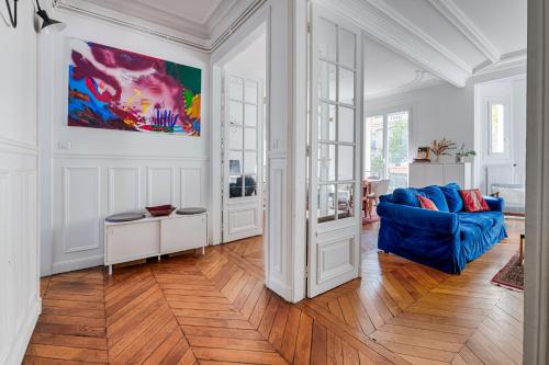 Veeve - A Touch of Sapphire