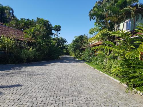 Casa sossegada ao lado da natureza e do mar