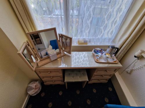 Grange Lodge Hotel - image 2