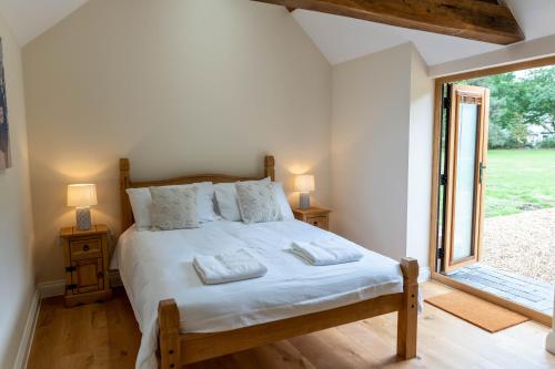 Lovely 1-bed studio & bathroom in converted barn near Newark Show-Ground in Stapleford