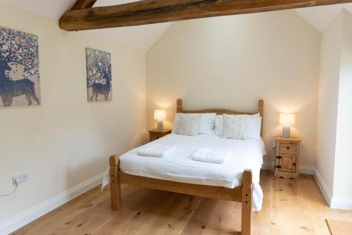 Lovely 1-bed studio & bathroom in converted barn near Newark Show-Ground in Stapleford