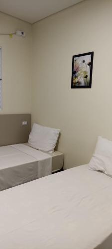 2 twin beds