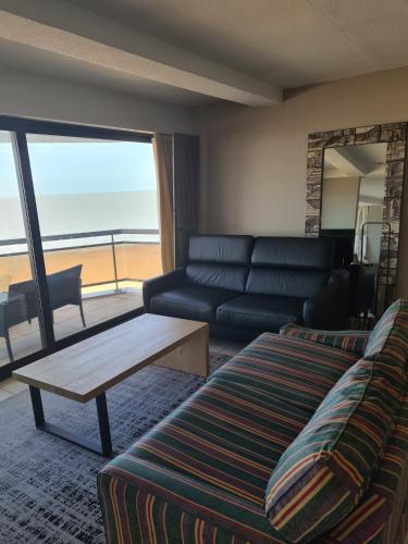 luxurious apartment with sea view - Tap to explore photos