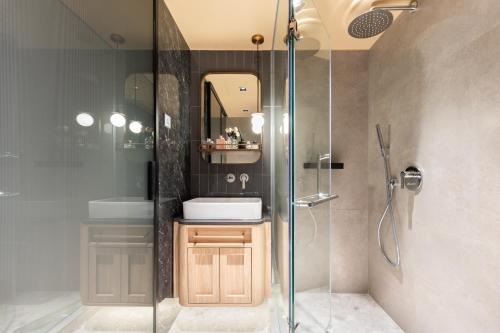 Superior Double Room image 3