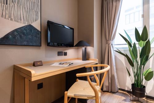 Superior Double Room image 6