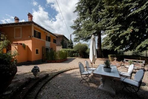  White Elegant and Charming Country House near Rome in Rocca di Papa