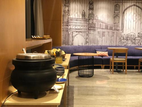 홀리데이 인 익스프레스 벵갈루루 예스완트푸르 바이 IHG - 레스토랑