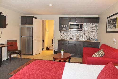 Bell & Main Alamosa Studio Suite-Walking distance to downtown