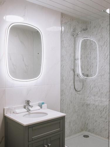 Kee's Hotel - image 3