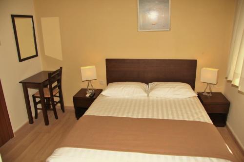 Rea Hotel Room Type - Economy Double Room