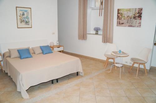 Double Room with Garden View image 4