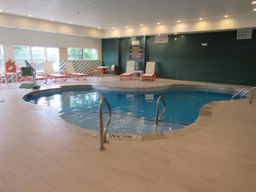 Swimming pool, Holiday Inn and Suites McKinney - Allen By IHG in Mckinney
