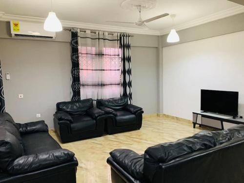 Beautiful 4 bedroom house with free parking