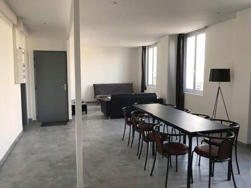 Appartement 10 pers face gare SNCF Appart Hotel le Cygne A - Location saisonnière - Bourges