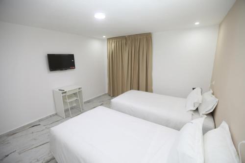 2 twin beds