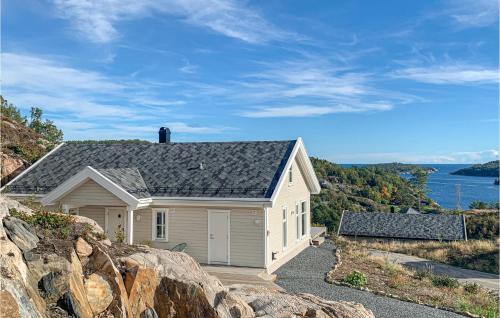 . Beautiful Home In Risør With Kitchen
