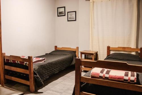 2 twin beds