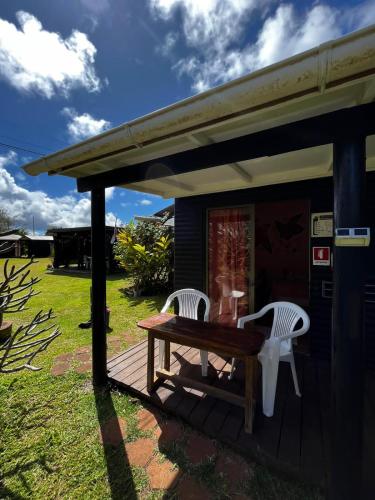 Kert, Camping Hostal Tipanie Moana Aeropuerto Centro near Easter Island Repülőtér