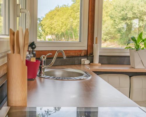 Péniche Dondon - Gîte cocooning sur Canal du midi (Peniche Dondon - Gite cocooning sur Canal du midi) in Villefranche-de-Lauragais