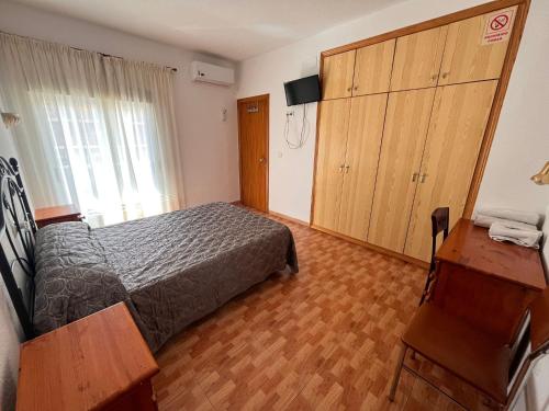 2 twin beds