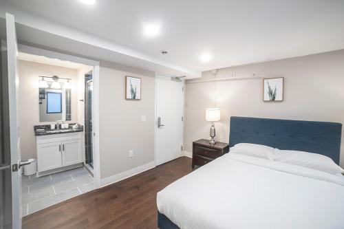 Modern Upscale 2BR Apartment in Carson - Stay Gia