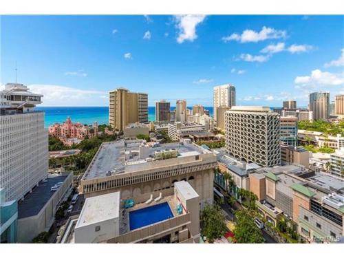 PRIME Location - Waikiki Full Kitchen& Laundry