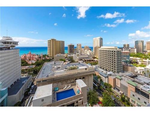 PRIME Location - Waikiki Full Kitchen& Laundry Over view