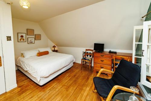 Queen Room with Spa Bath