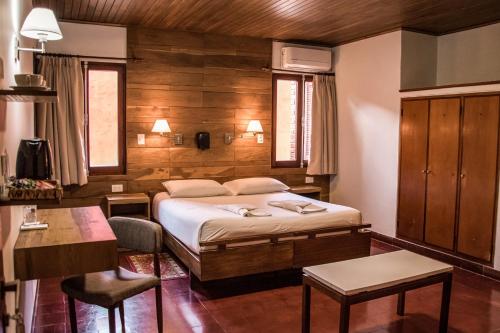 . Hotel Cuatro Pinos